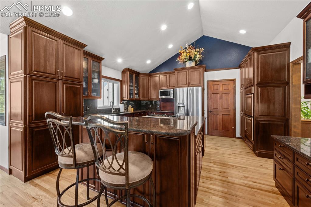 Image 6 of 33: Kitchen