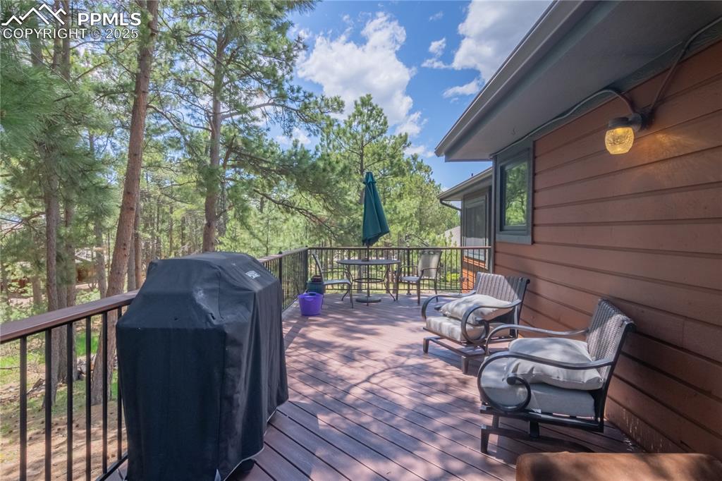 Image 11 of 47: Deck