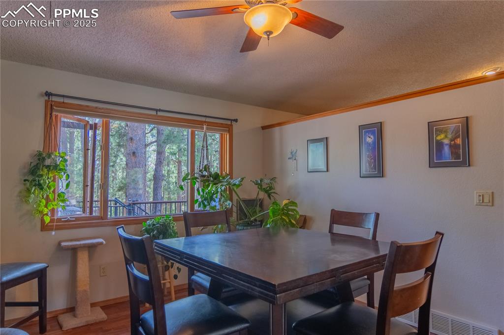 Image 17 of 47: Dining Area