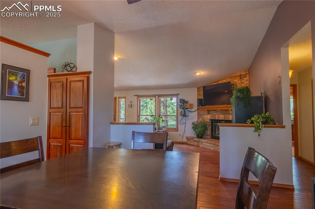 Image 18 of 47: Dining Area