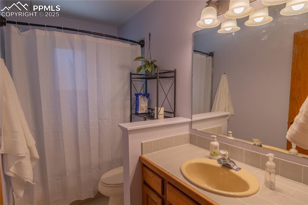 Image 31 of 47: Bathroom