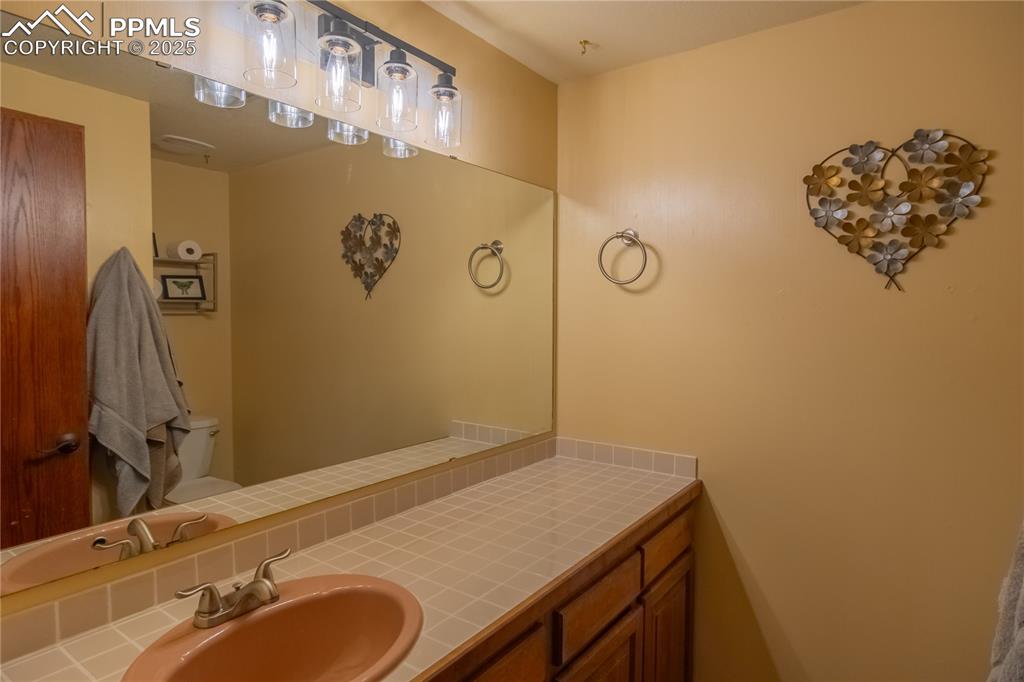 Image 41 of 47: Bathroom