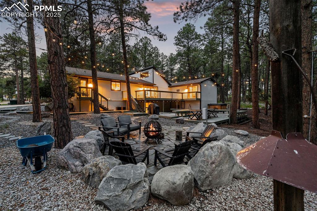 Image 33 of 40: Back of Structure