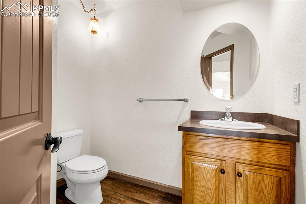 Image 17 of 50: Half bath
