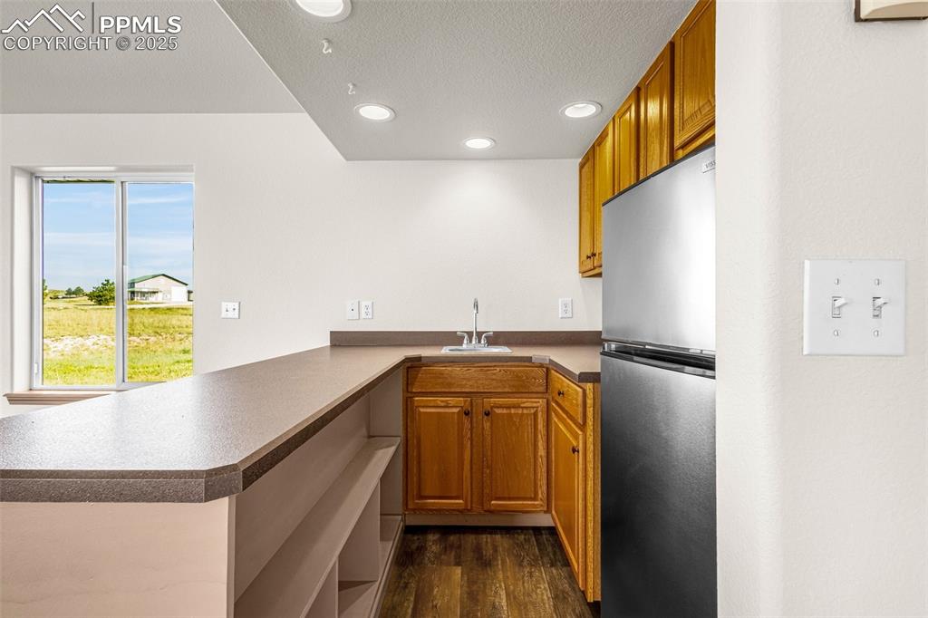 Image 8 of 50: Wet Bar in living room