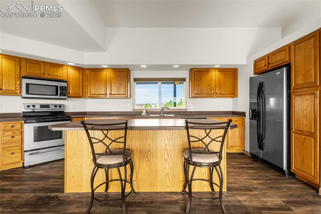 Image 9 of 50: Kitchen
