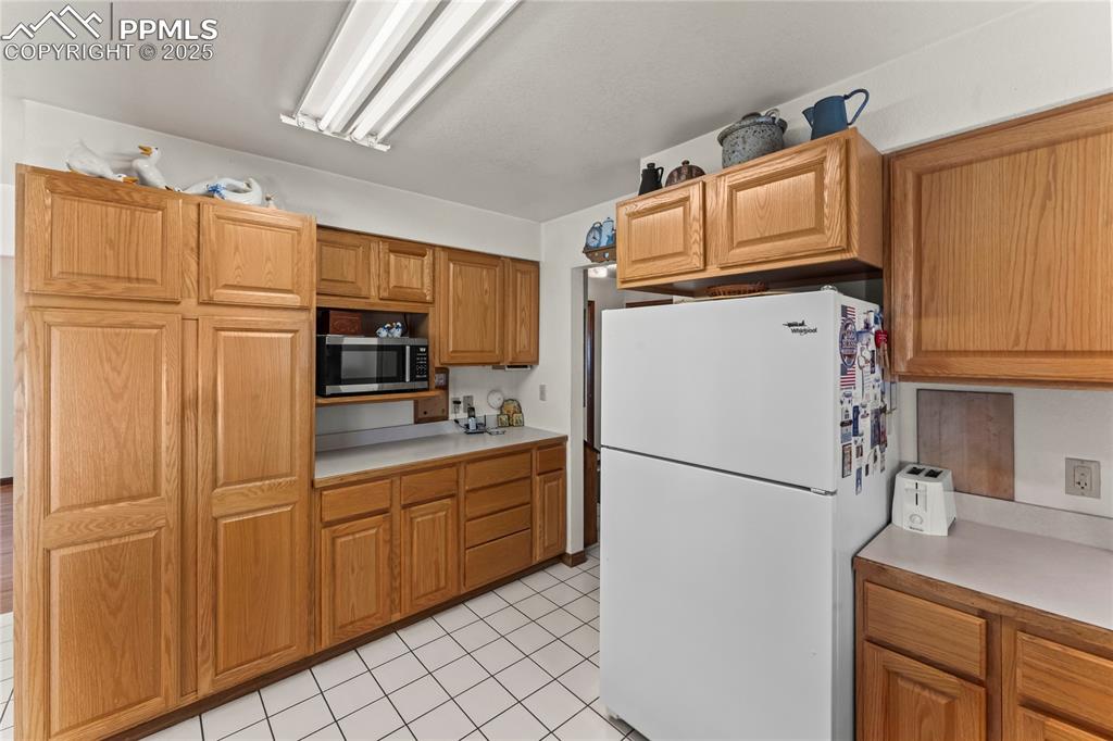 Image 13 of 50: Kitchen