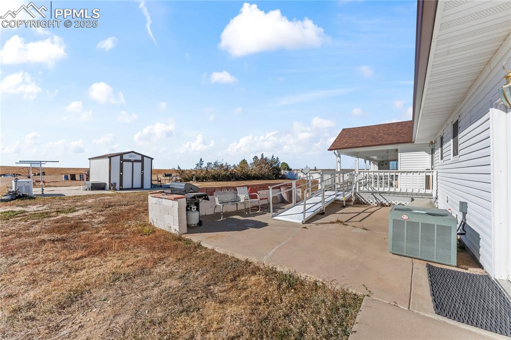 Image 35 of 50: Patio