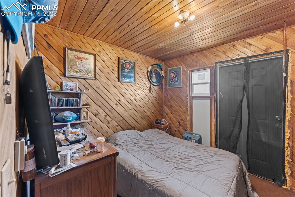 Image 44 of 50: Bedroom