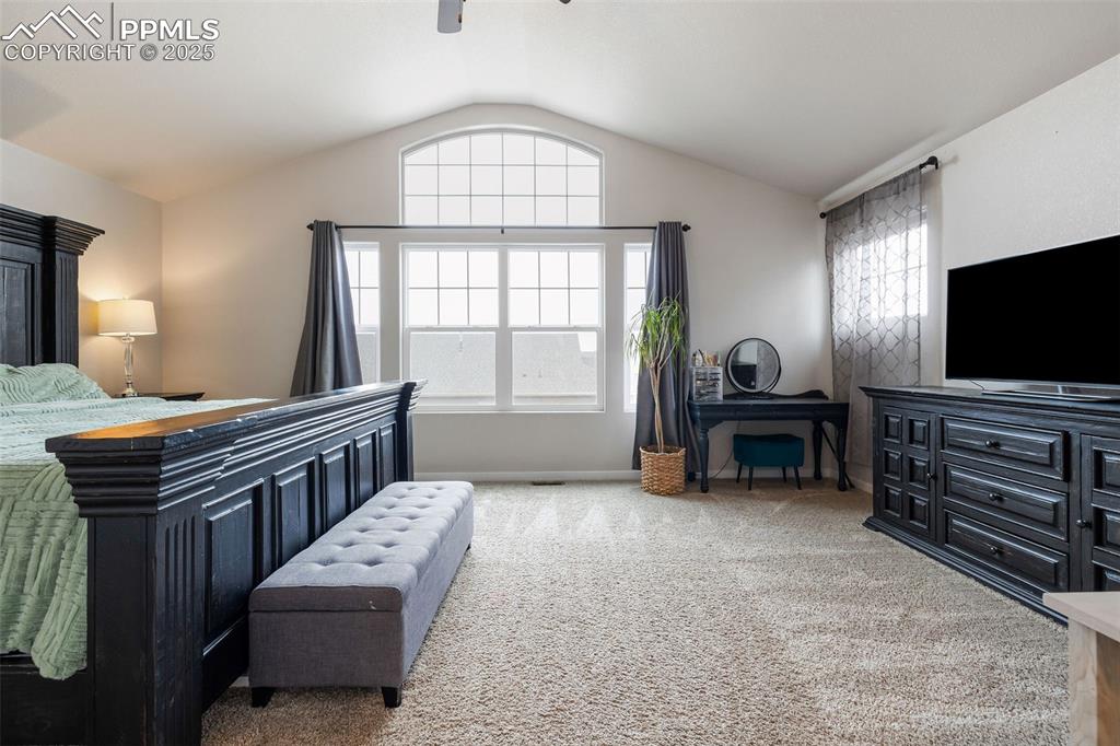 Image 22 of 43: Bedroom