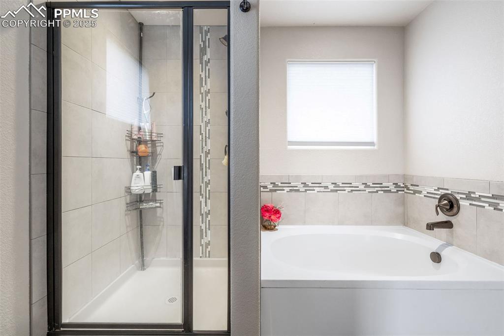 Image 24 of 43: Bathroom