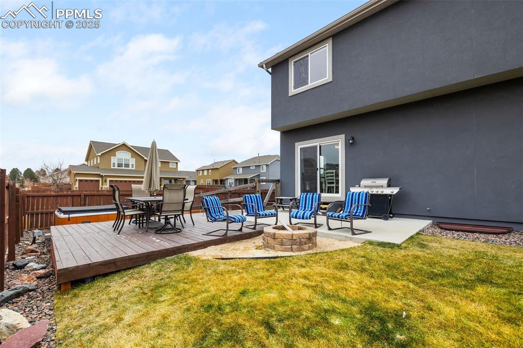 Image 37 of 43: Back of Structure