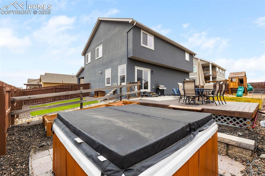 Image 41 of 43: Back of Structure