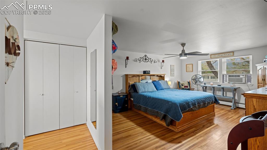 Image 20 of 45: Bedroom