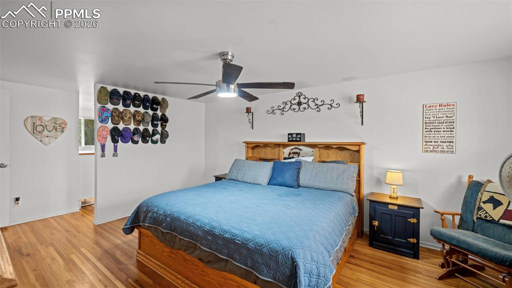 Image 22 of 45: Bedroom