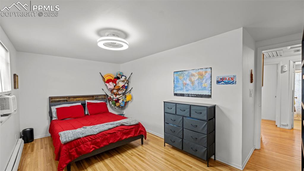 Image 26 of 45: Bedroom