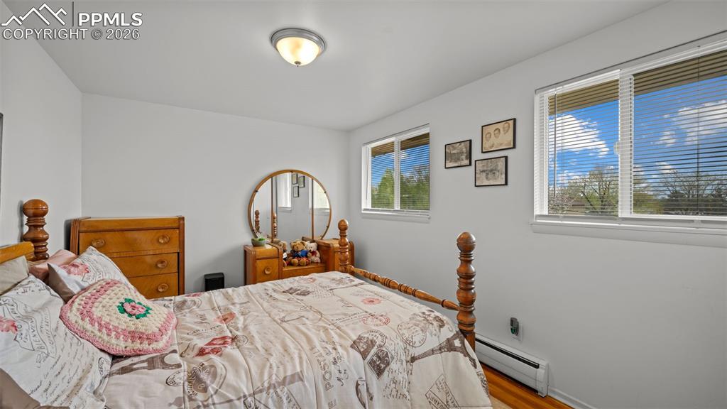 Image 27 of 45: Bedroom