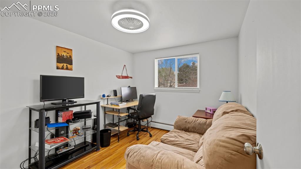 Image 28 of 45: Bedroom