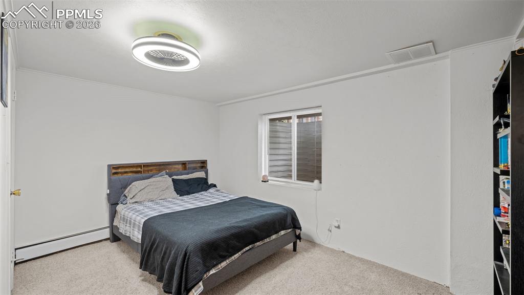 Image 34 of 45: Bedroom