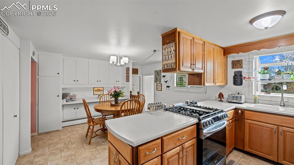 Image 4 of 45: Kitchen