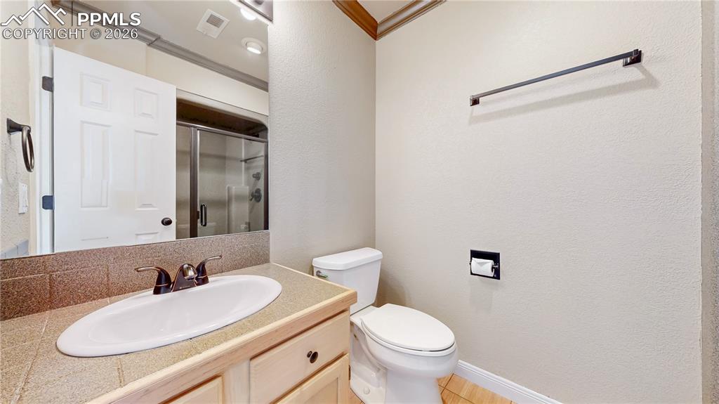 Image 21 of 50: Upper level bathroom serving bedroom 2 and 3