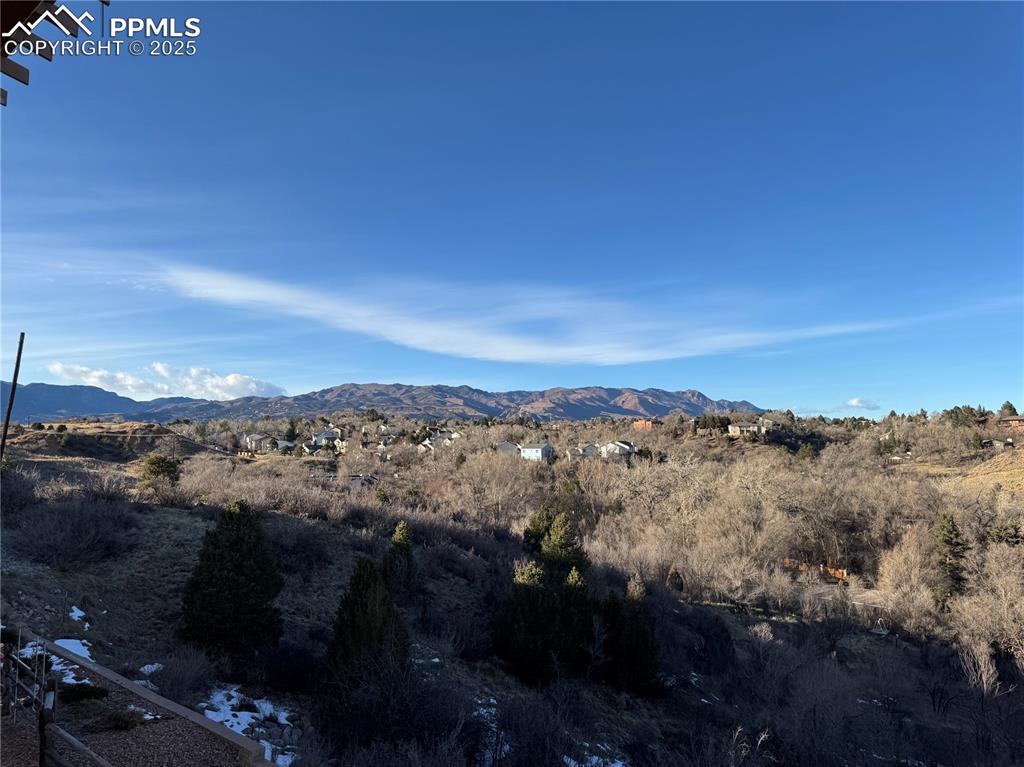 Image 8 of 9: Mountain view