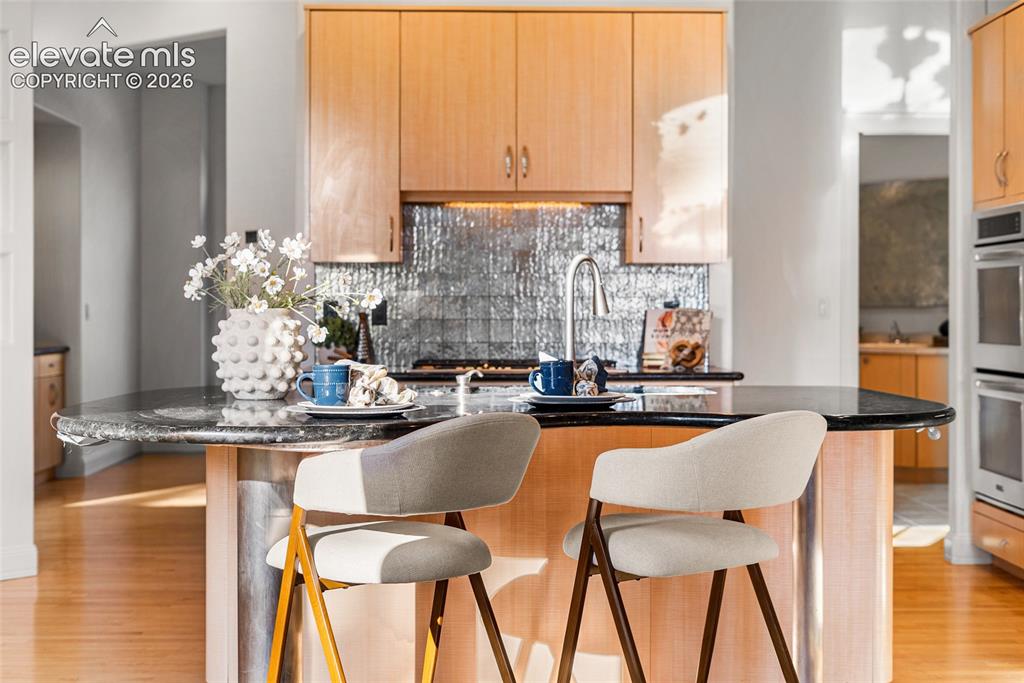 Image 10 of 42: Kitchen