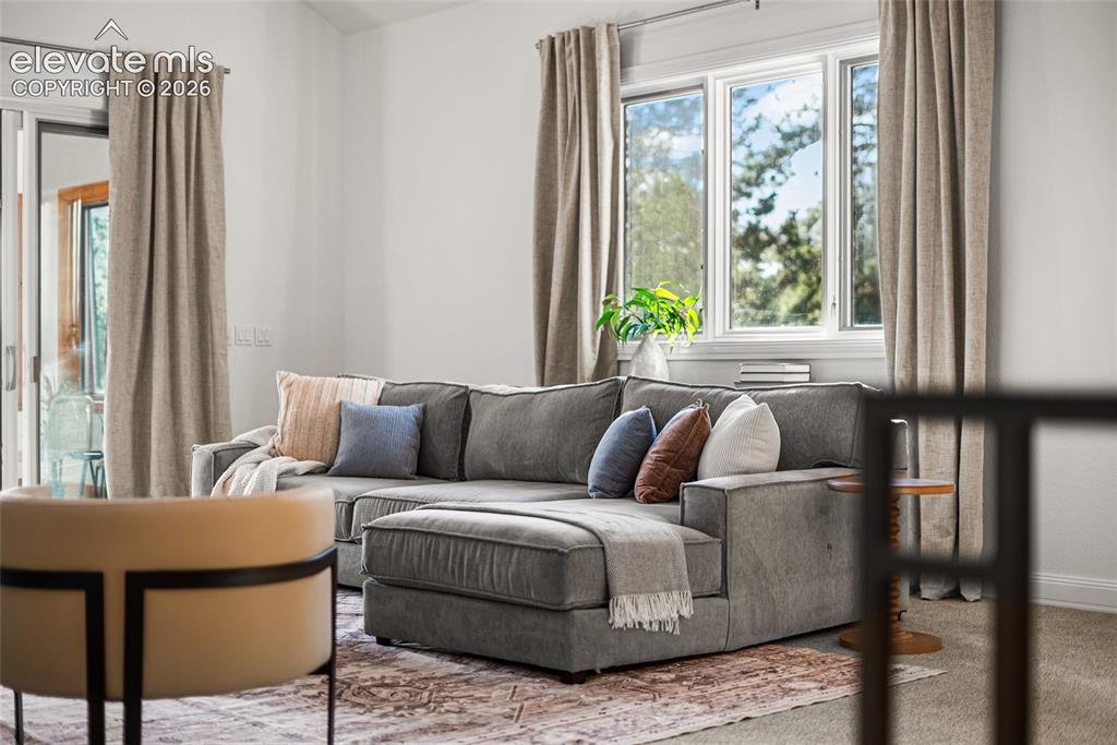 Image 15 of 42: Sitting Room