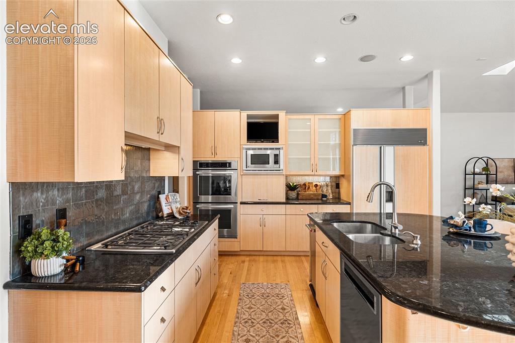 Image 9 of 42: Kitchen