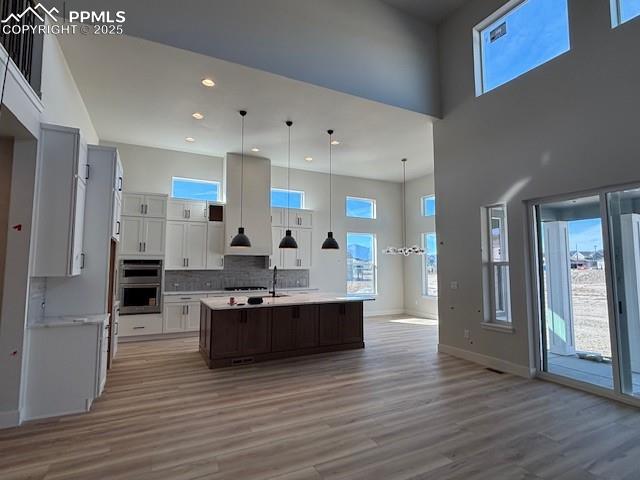 Image 2 of 7: Kitchen