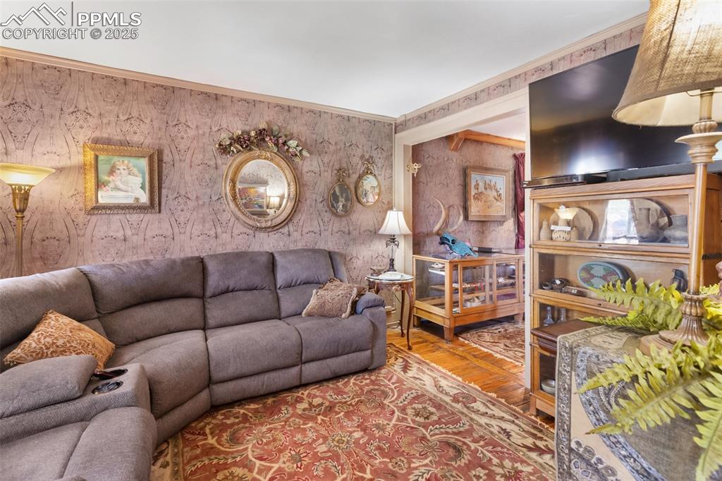 Image 10 of 40: Living Room