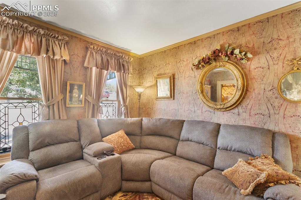 Image 12 of 40: Living Room