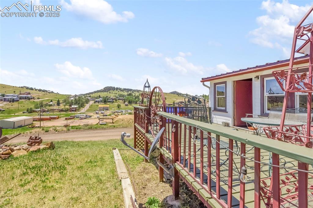 Image 42 of 49: Yard