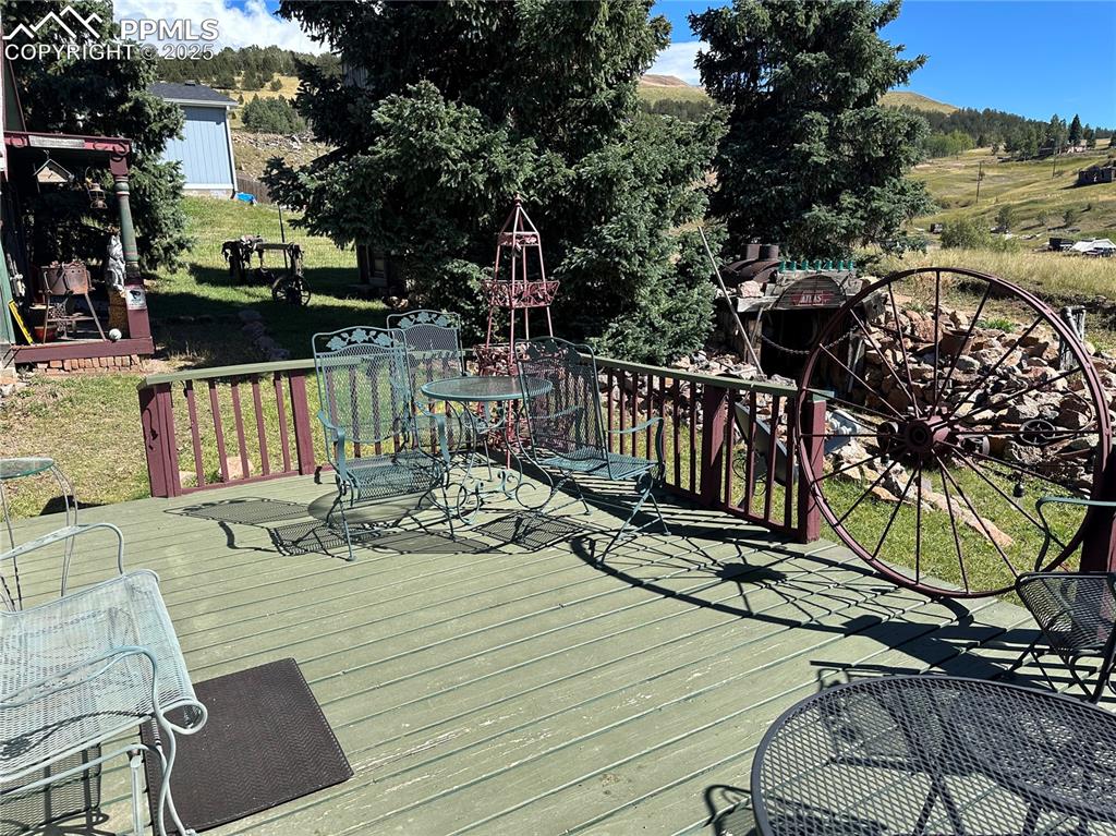 Image 48 of 49: Deck