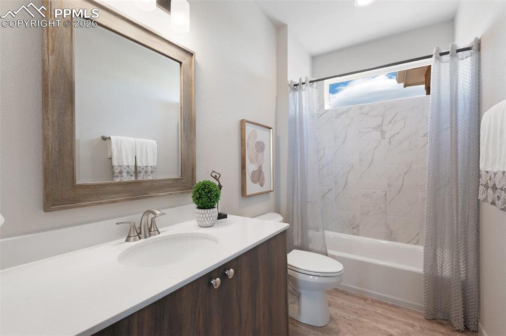 Image 17 of 21: Bathroom