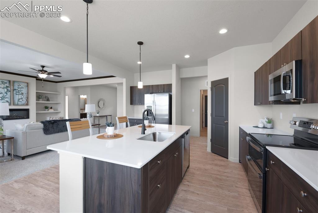 Image 9 of 21: Kitchen