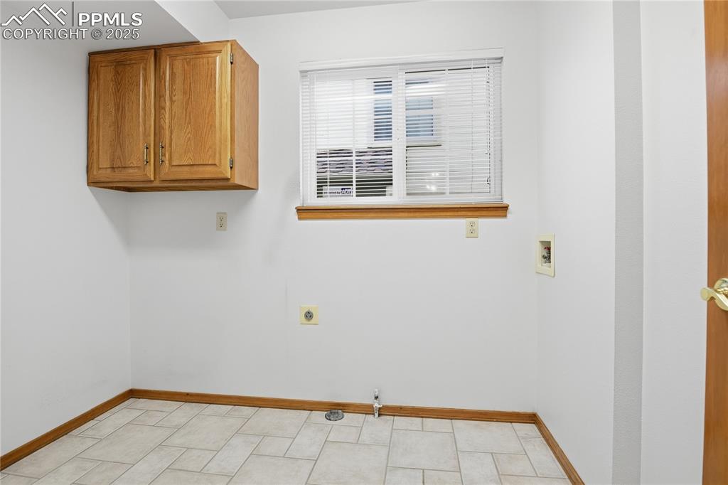 Image 16 of 38: Laundry