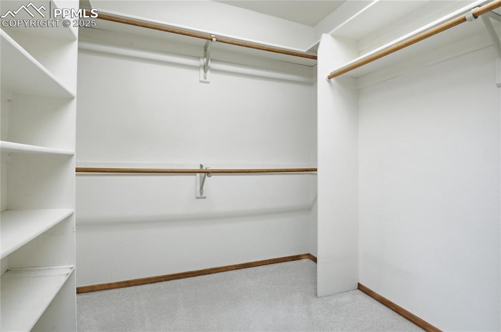 Image 23 of 38: Closet