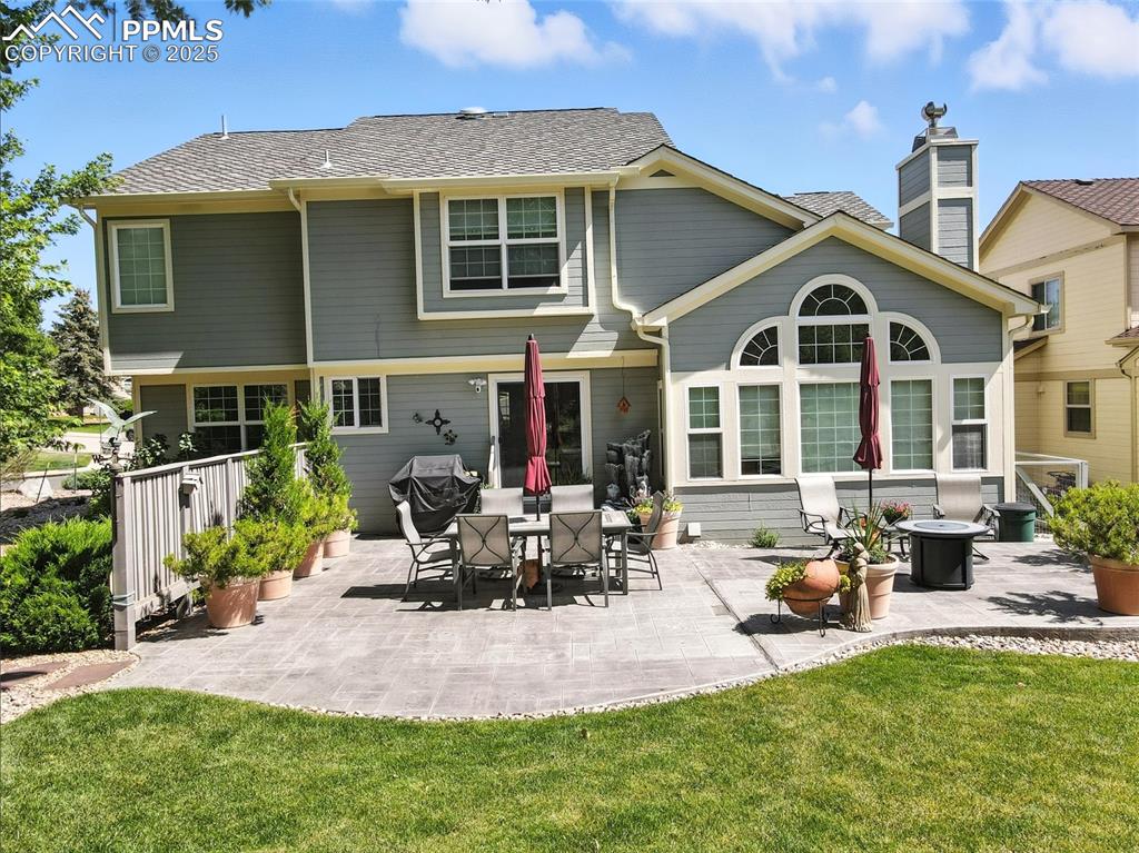 Image 34 of 38: Back of Structure