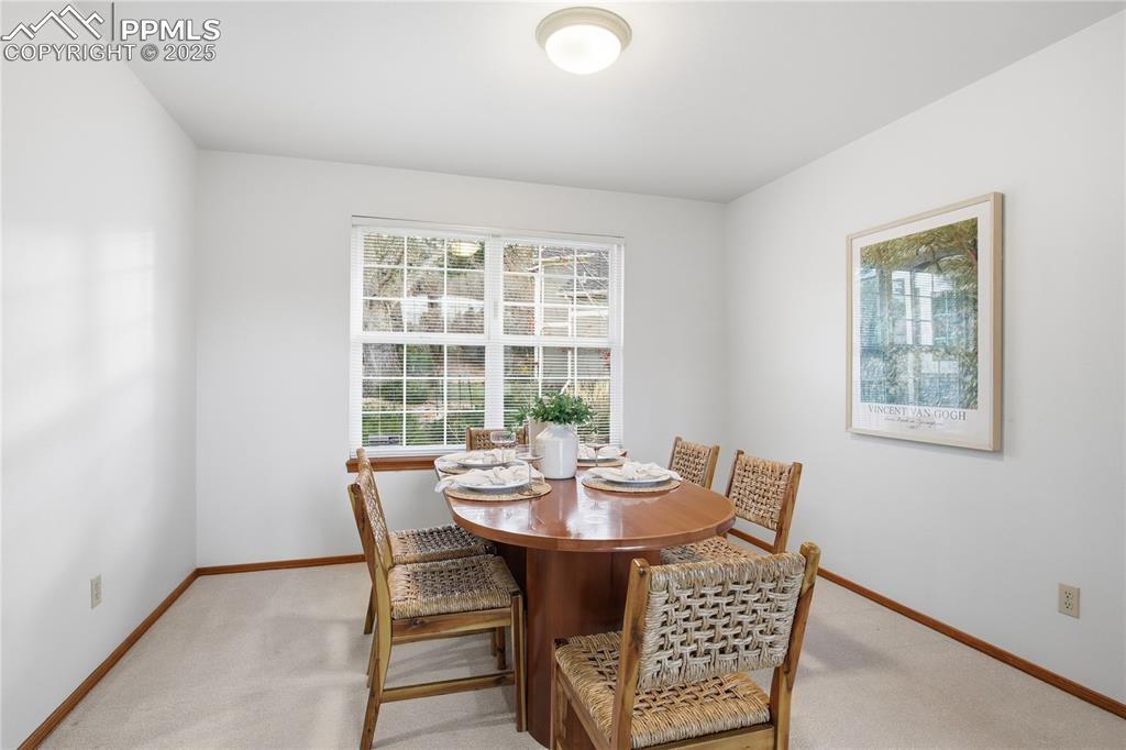 Image 7 of 38: Dining Area