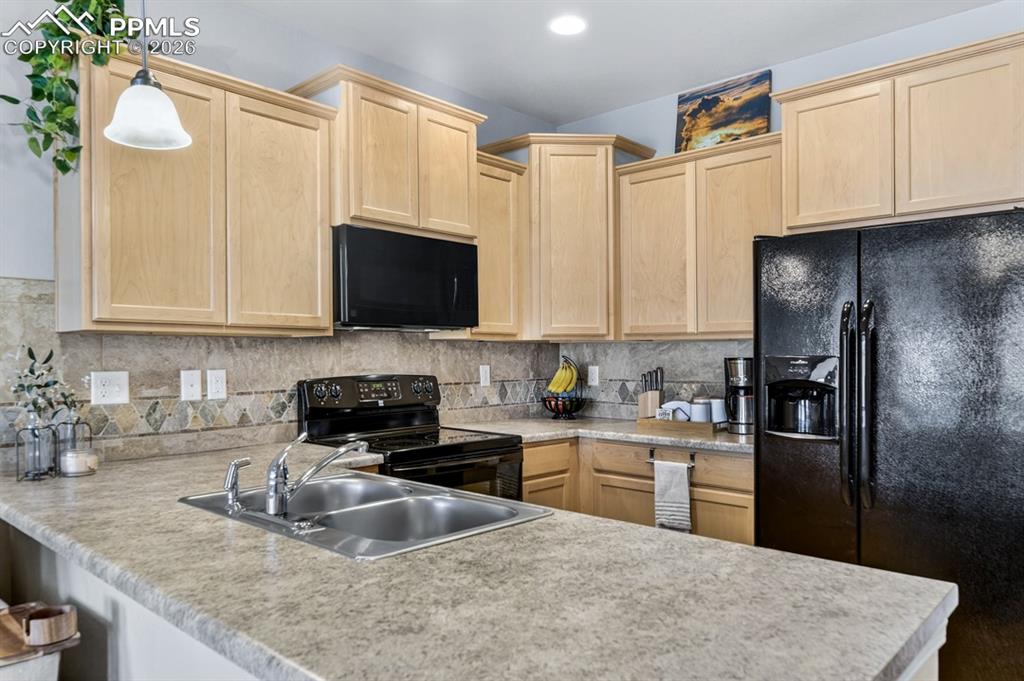 Image 12 of 42: Breakfast bar, if you choose