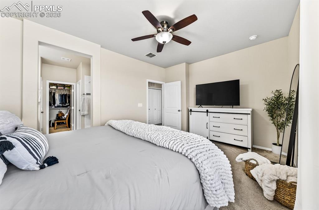 Image 25 of 42: Bedroom