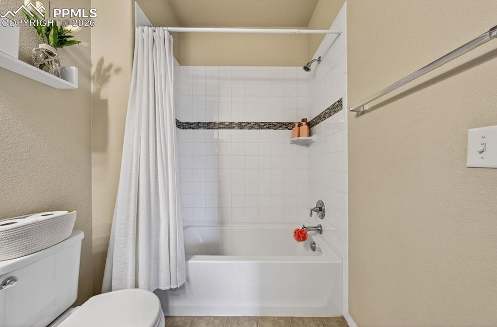 Image 39 of 42: Bathroom