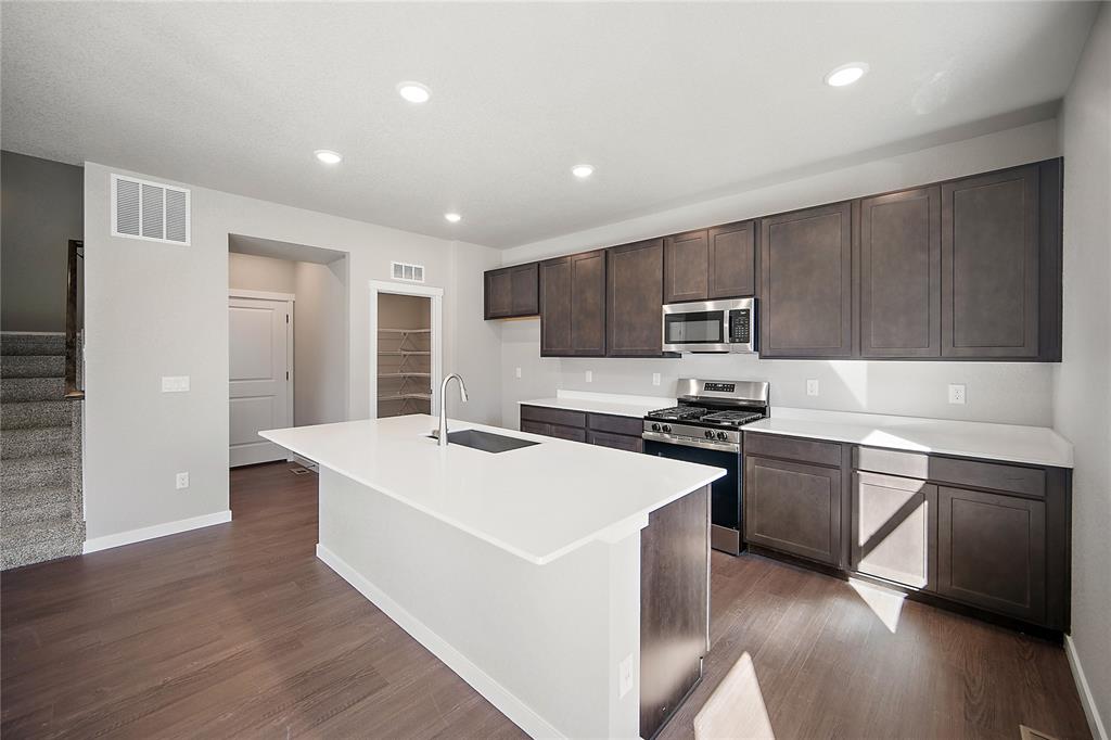 Image 14 of 44: Kitchen