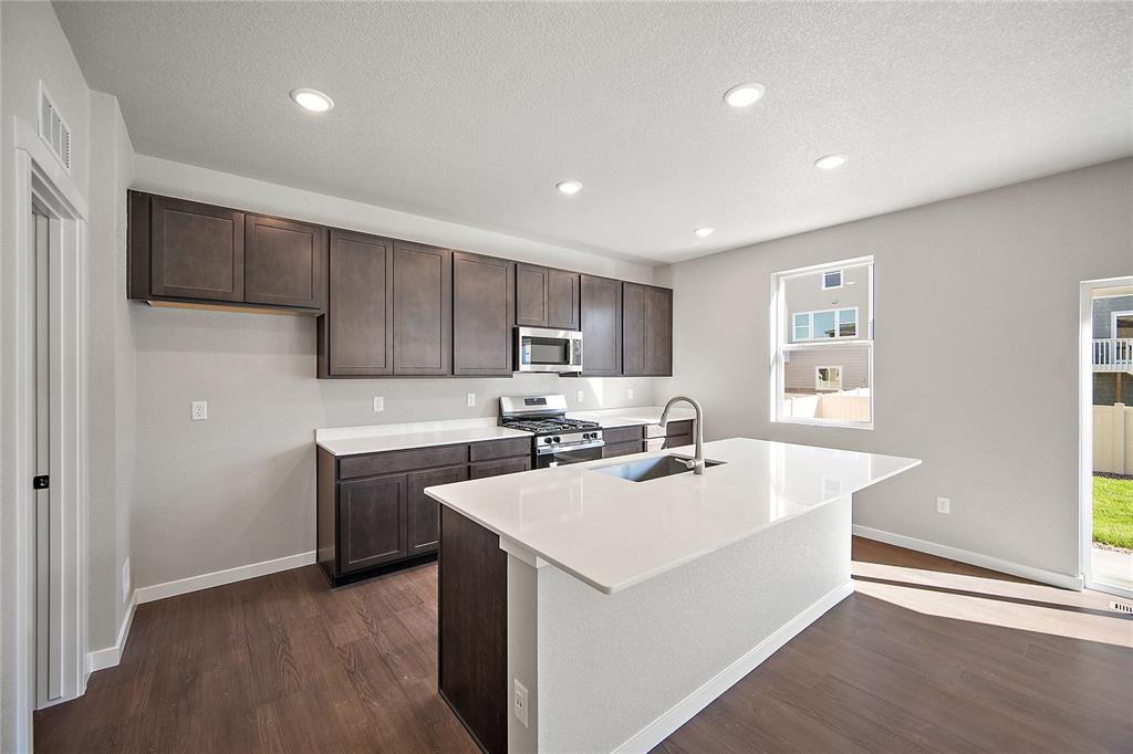 Image 15 of 44: Kitchen