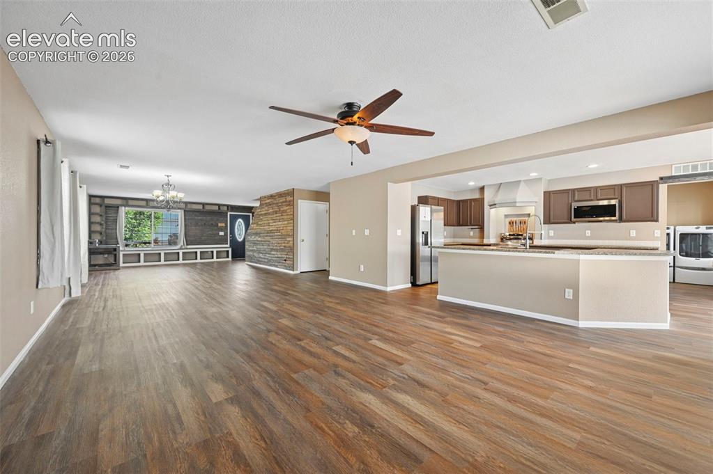 Image 10 of 50: Living Room