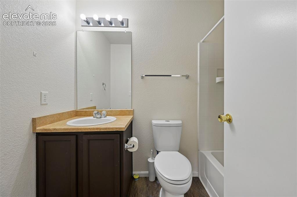 Image 40 of 50: Bathroom