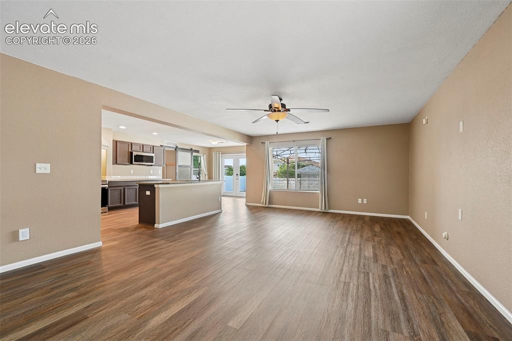 Image 9 of 50: Living Room