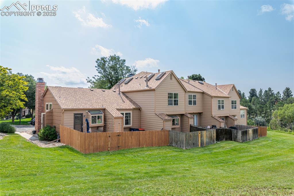 Image 4 of 27: Rear view of house