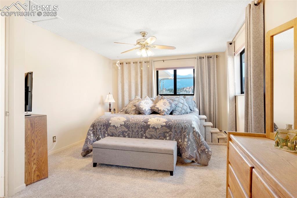 Image 10 of 50: Bedroom